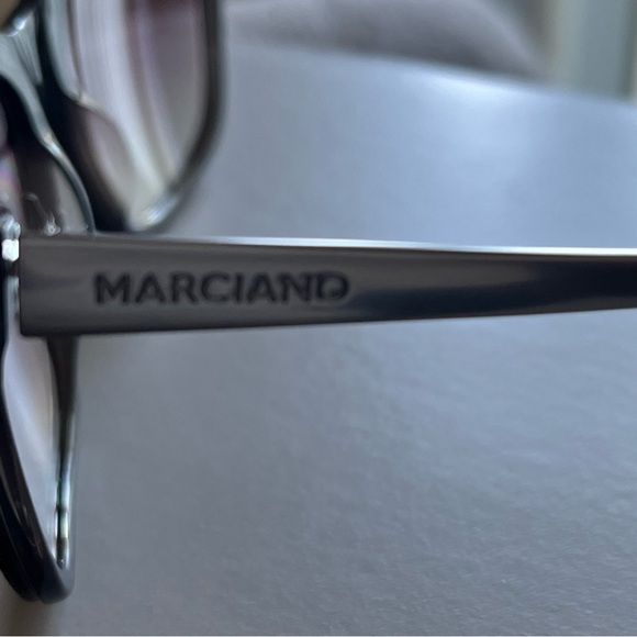 (All 4 Included) Kate Spade, DVF, Bebe & Marciano Sunglasses - Picture 7 of 10